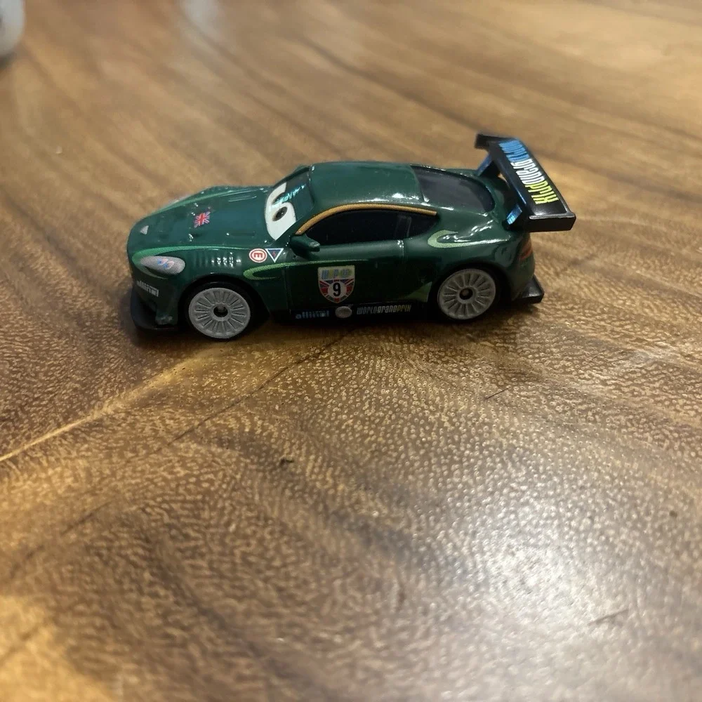 Disney Pixar Cars 2 Nigel Gearsley die-cast #20 World Grand Prix UK 1:55 Loose